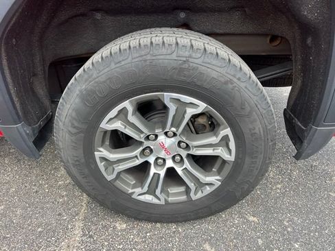 Used 2019 GMC Sierra 1500 SLE w/ SLE Value Package AWD/4WD image 9