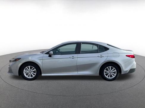 Used 2025 Toyota Camry LE image 9