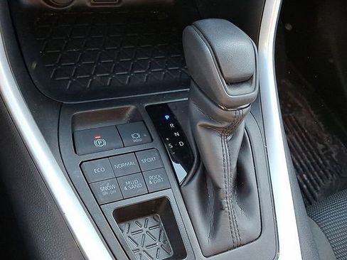 Used 2025 Toyota RAV4 LE AWD/4WD image 14
