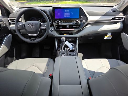 New 2026 Toyota Highlander Limited AWD/4WD image 5