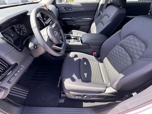 New 2025 Nissan Pathfinder SV FWD image 9