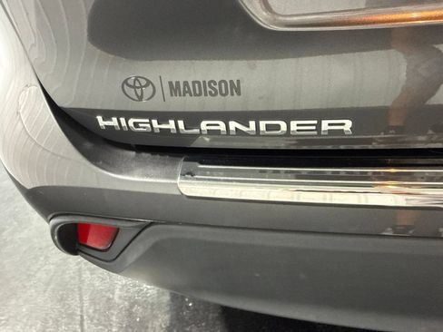 Used 2020 Toyota Highlander L AWD/4WD image 43