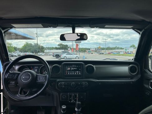 Used 2021 Jeep Wrangler Unlimited Sport AWD/4WD image 25