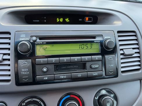 Used 2004 Toyota Camry LE image 24