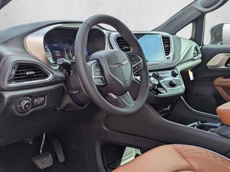 New 2026 Chrysler Pacifica Pinnacle AWD/4WD video 3