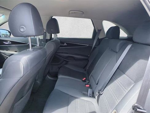 Used 2020 Kia Sorento S FWD image 16