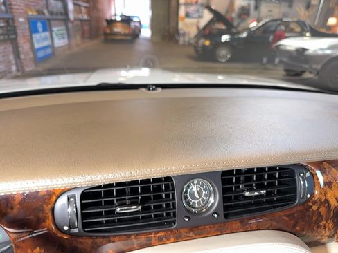 Used 2007 Jaguar XJ8 L RWD image 38