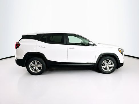 Used 2024 GMC Terrain SLE image 10