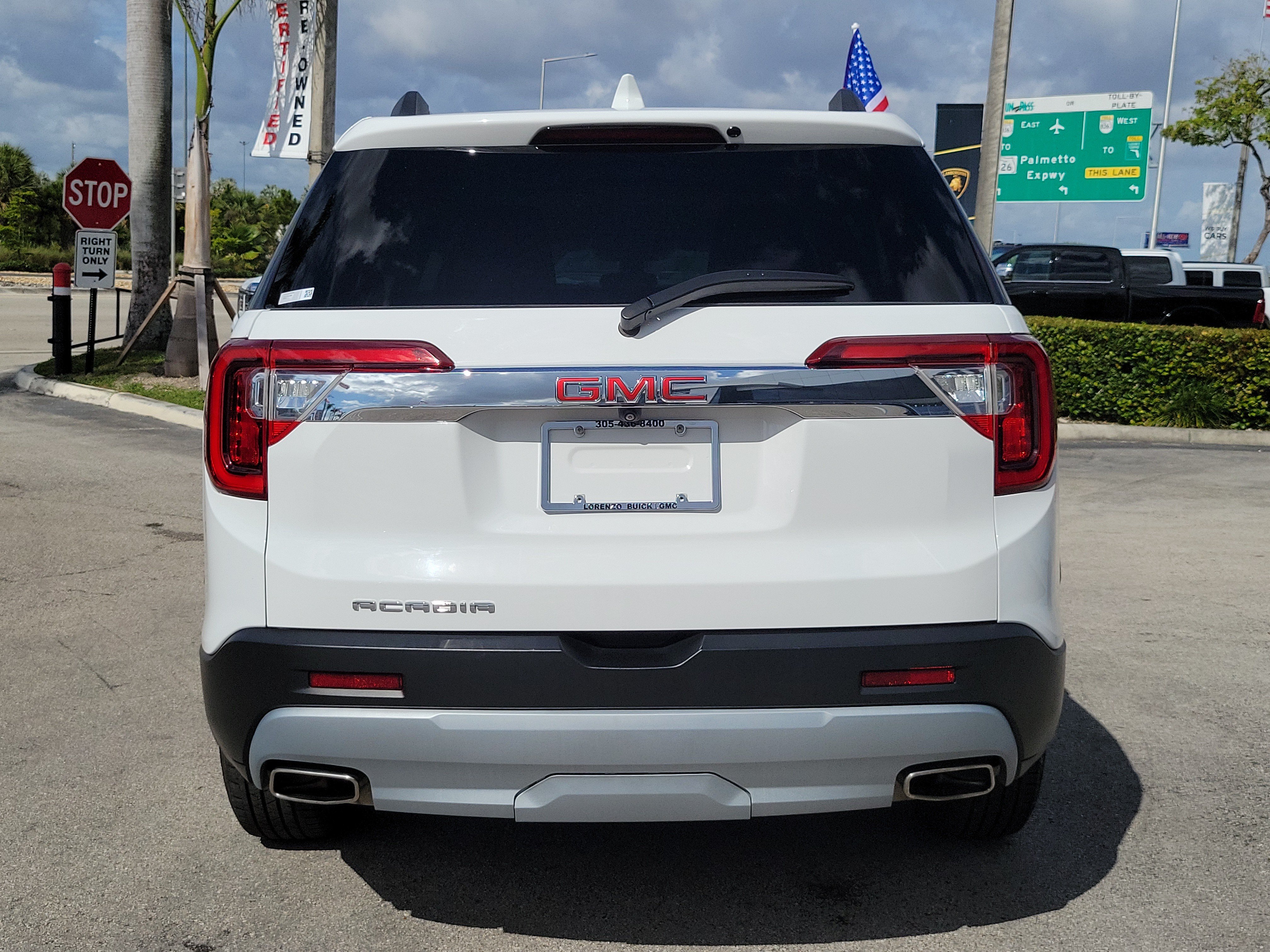 Used 2023 GMC Acadia SLE w/ Driver Convenience Package FWD image 6