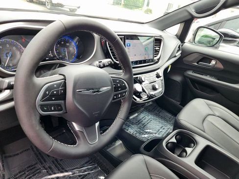 New 2025 Chrysler Pacifica Select image 14