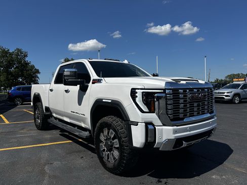 Used 2024 GMC Sierra 2500 Denali w/ Max Trailering Package AWD/4WD image 3