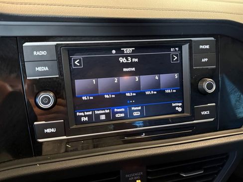 Used 2024 Volkswagen Jetta SE image 12