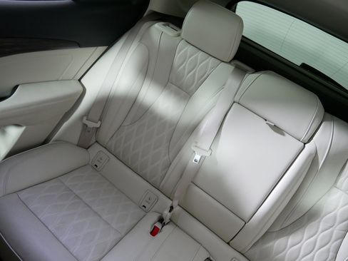 Used 2023 Buick Envision Avenir image 12