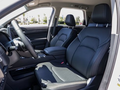 New 2026 Nissan Pathfinder SL FWD image 16