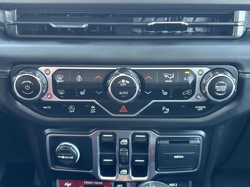 Used 2025 Jeep Wrangler Unlimited Rubicon image 22