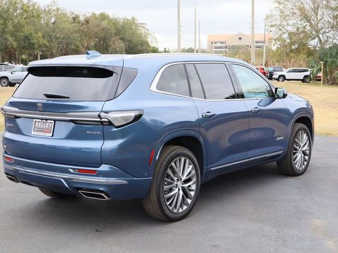 Used 2025 Buick Enclave Avenir image 8