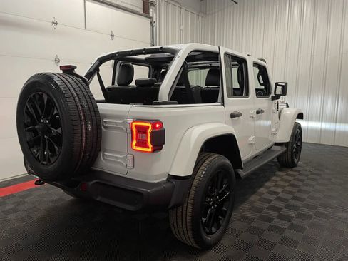 Used 2021 Jeep Wrangler Unlimited Sahara w/ Cold Weather Group AWD/4WD image 3