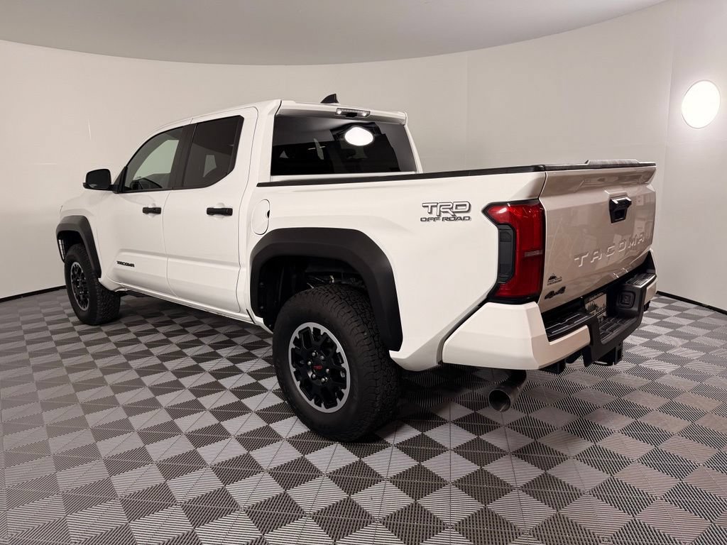 Certified 2025 Toyota Tacoma TRD Off-Road AWD/4WD image 11