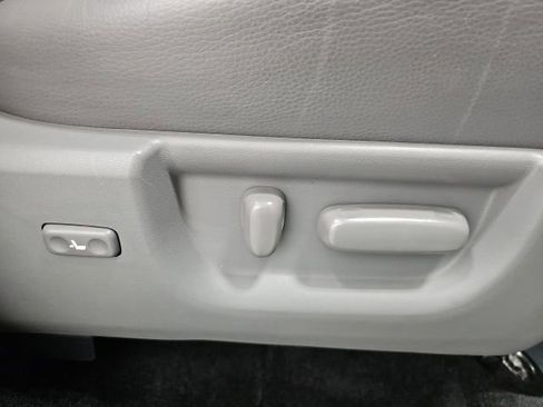 Used 2017 Toyota Sequoia Platinum AWD/4WD image 43