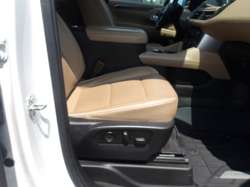 Used 2021 Chevrolet Tahoe Premier w/ Premium Package image 11