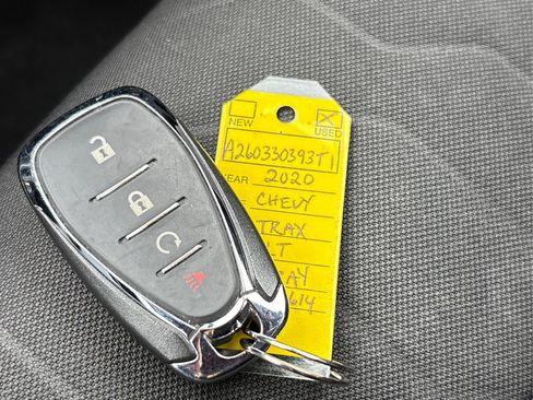 Used 2020 Chevrolet Trax LT w/ LT Convenience Package image 31