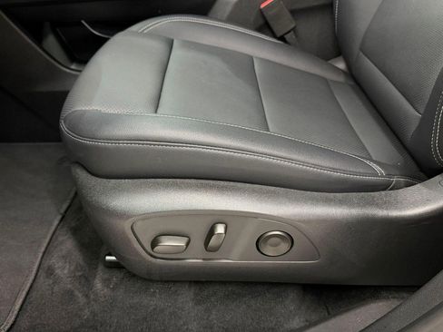 Used 2026 Chevrolet Traverse LT AWD/4WD image 12