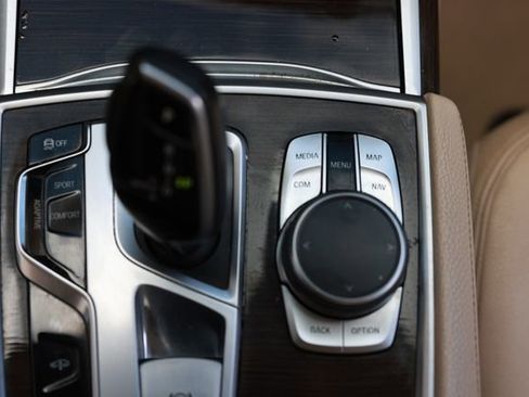 Used 2018 BMW 740i image 47