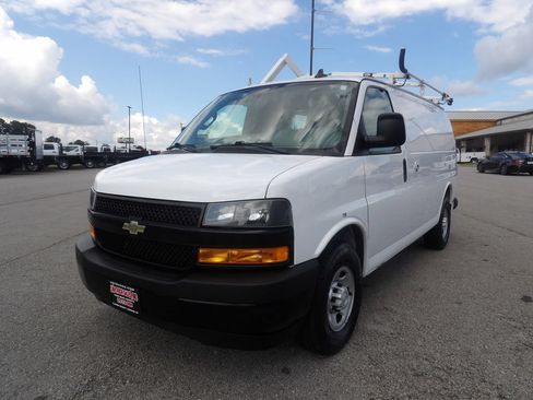Used 2018 Chevrolet Express 2500 w/ Driver Convenience Package RWD image 53