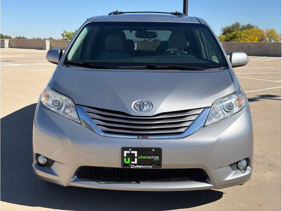 Used 2017 Toyota Sienna XLE w/ XLE Navigation Package FWD image 2