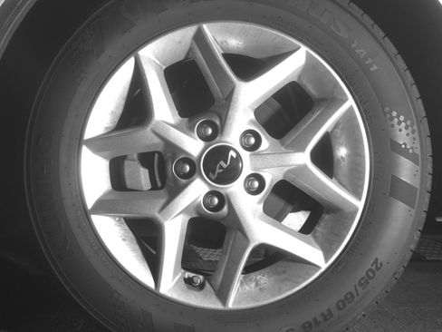 Used 2025 Kia Soul LX w/ LX Technology Package FWD image 12