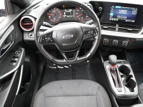 Used 2024 Chevrolet Trax RS w/ Driver Confidence Package FWD image 19