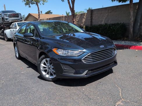 Used 2020 Ford Fusion SE FWD image 2