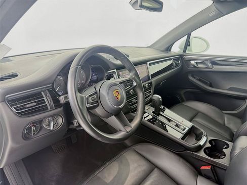 Used 2022 Porsche Macan AWD/4WD image 4