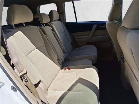 Used 2013 Toyota Highlander Plus FWD image 19