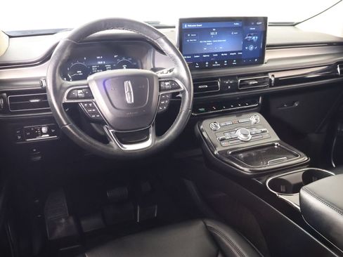 Used 2023 Lincoln Nautilus AWD w/ Premium Package image 2