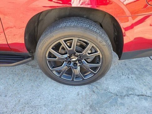 Used 2021 Chevrolet Suburban LT w/ LT Signature Package RWD image 10