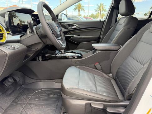 New 2026 Chevrolet Trax LT w/ Driver Confidence Package FWD image 5
