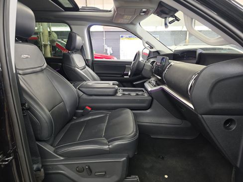 Used 2025 Ford Expedition Max Platinum AWD/4WD image 15