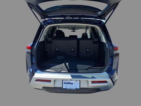 Certified 2025 Nissan Pathfinder SL w/ Cargo Package AWD/4WD image 9