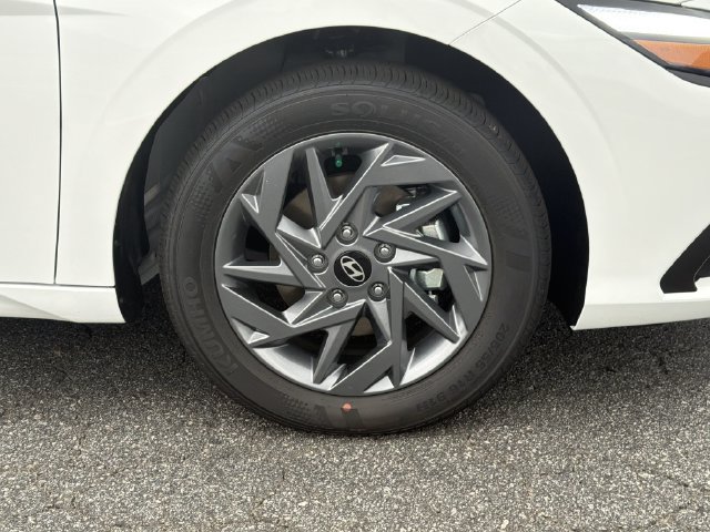 New 2026 Hyundai Elantra Hybrid FWD image 14