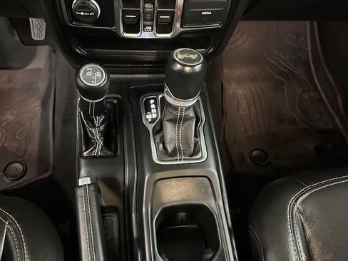 Used 2022 Jeep Wrangler Unlimited Sahara w/ Cold Weather Group AWD/4WD image 18