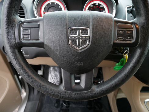 Used 2014 Dodge Grand Caravan SXT image 30