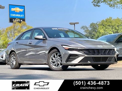 Used 2024 Hyundai Elantra SEL FWD image 1