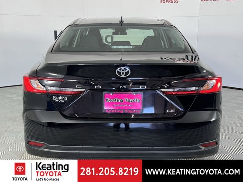 Used 2025 Toyota Camry LE image 6
