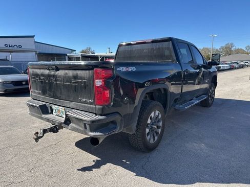 Used 2022 Chevrolet Silverado 2500 Custom w/ Custom Value Package image 3