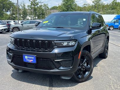 Used 2025 Jeep Grand Cherokee Altitude