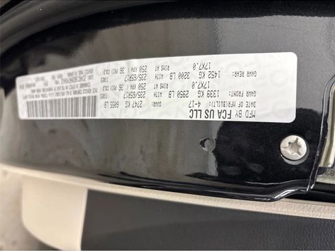 Used 2017 Chrysler Pacifica Touring-L image 29