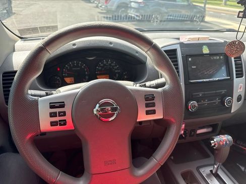 Used 2014 Nissan Frontier SV AWD/4WD image 9