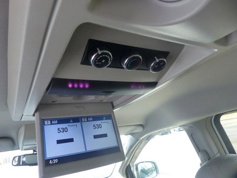 Used 2012 Chrysler Town & Country Touring-L w/ Driver Convenience Group FWD image 14
