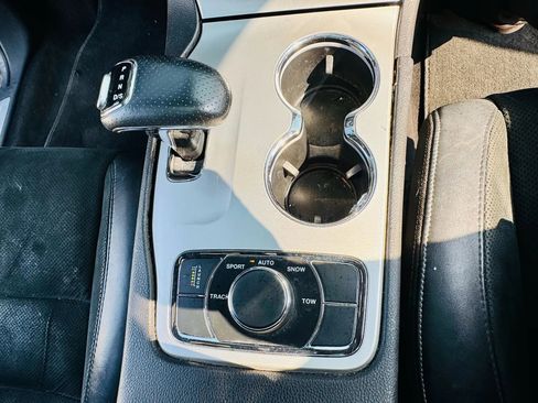 Used 2014 Jeep Grand Cherokee SRT image 39